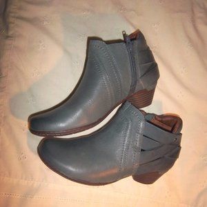8W ~ Cobb Hill [Rockport] ~ Laurel Strap Bootie
